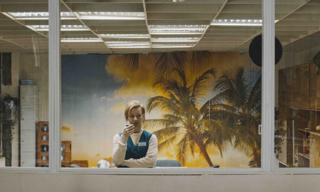 a la vuelta de la esquina